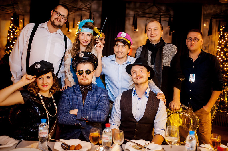 Команда компании празднует Новый год в ресторане Kostanay