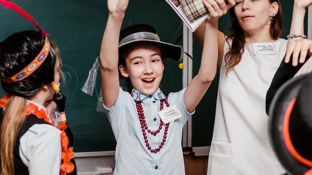 Квест на 8 марта в школе «Завещание Флинта»: благородная леди вырвалась из пиратского плена.